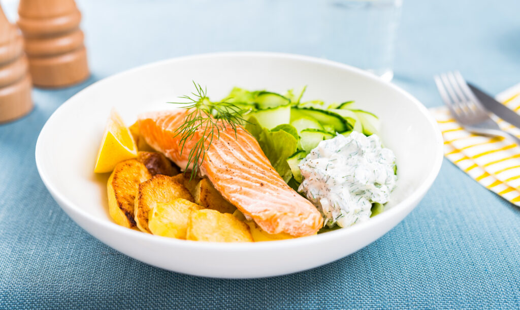 Ahjulõhe ja ahjukartulid külma ürdikastmega