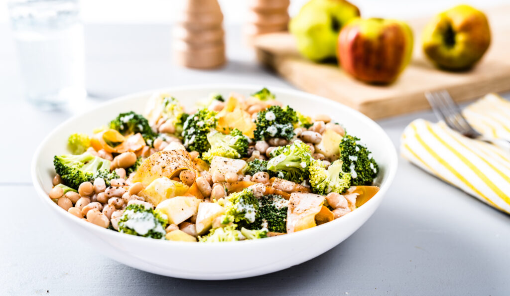 Brokoli-õunasalat ubadega