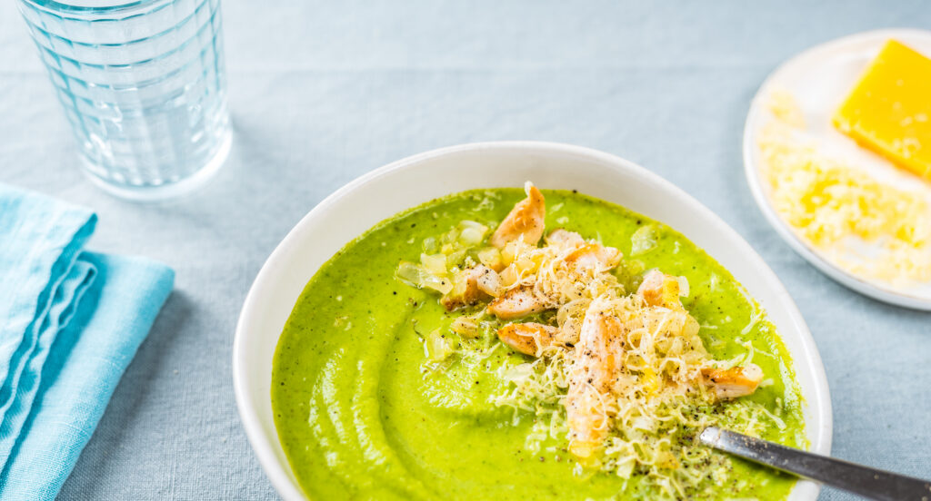 Juustune brokolisupp kanaga