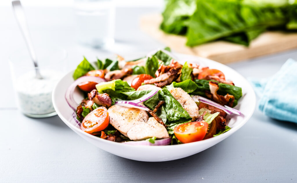 Kanasalat kreeka jogurti kastmega