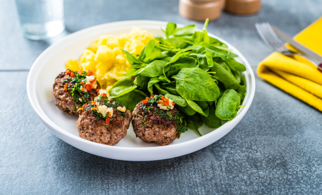 Kartulipüree ürdikotletiga