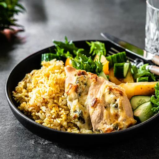 Kuum kana karri-mango riisiga