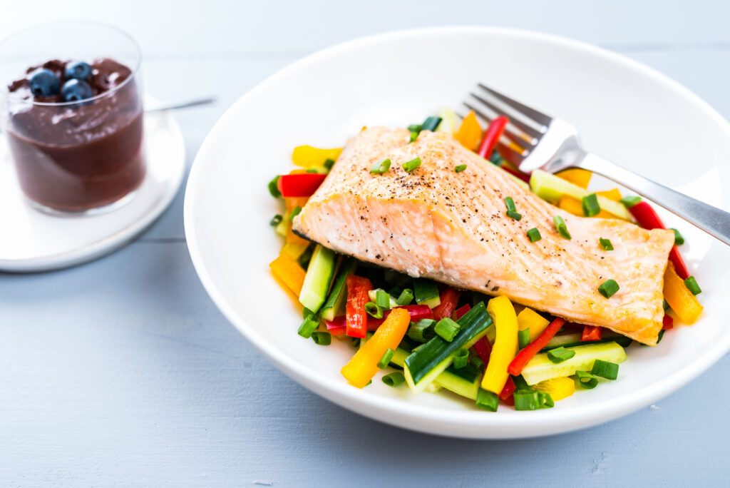 Lõhe köögiviljadega ja šokolaadikreem
