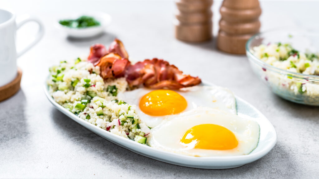 Muna ja peekon kuskussiga