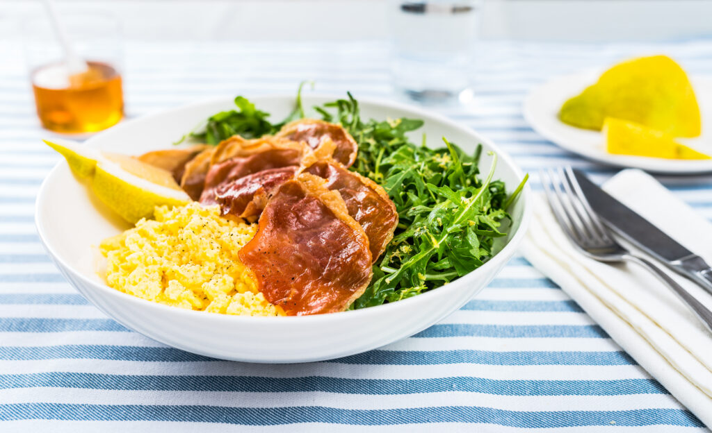 Õhuline munapuder Parma singiga