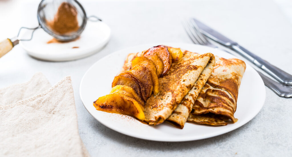 Pannkoogid sooja õunakastmega