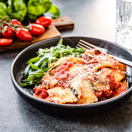 Raviooli tomatikastmes