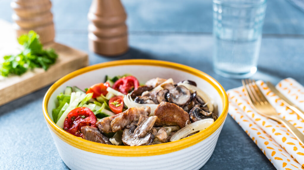 Sealiha šampinjonidega koorekastmes