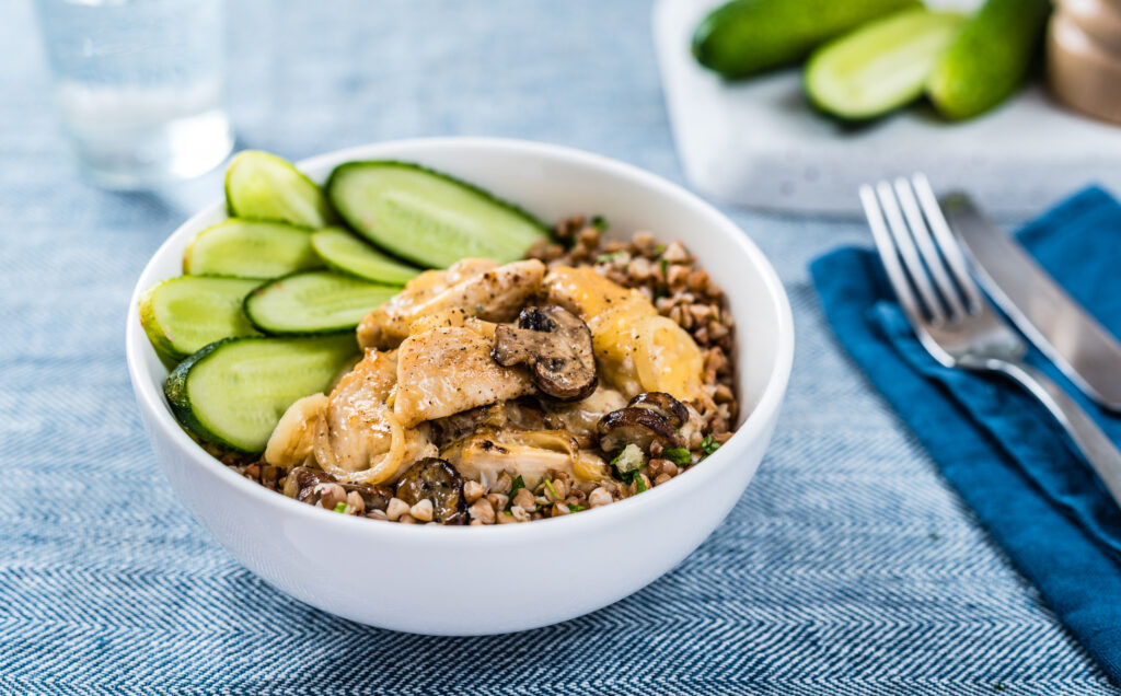 Tatar ja kana seene-suitsujuustukastmes