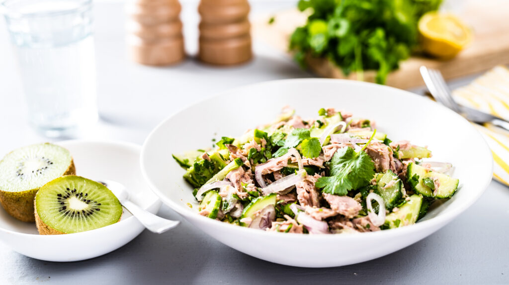 Tuunikala-avokaado salat