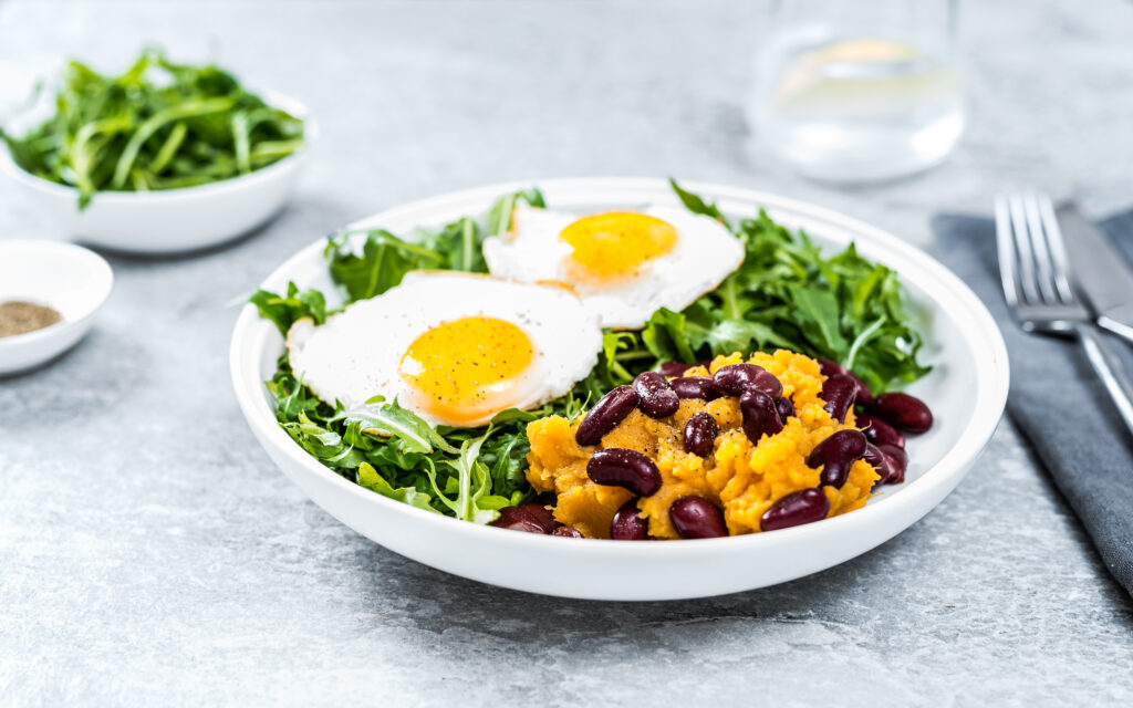 Bataadipüree ubade ja munaga