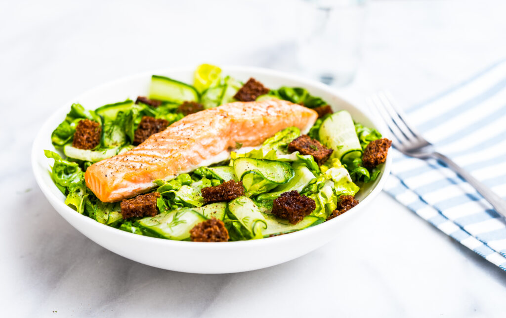 Caesari salat lõhega