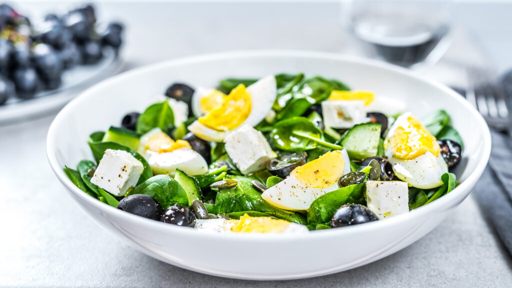 Fetasalat muna ja oliividega