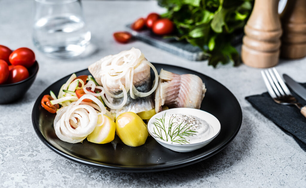 Heeringas kartuli ja hapukoorega