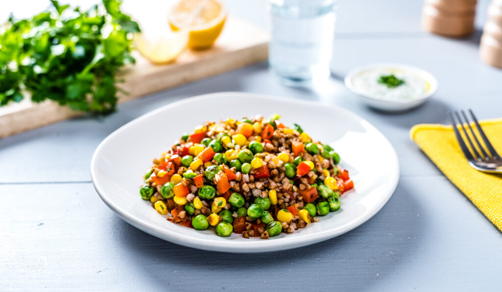 Kreemjas herne-maisi tatrasalat