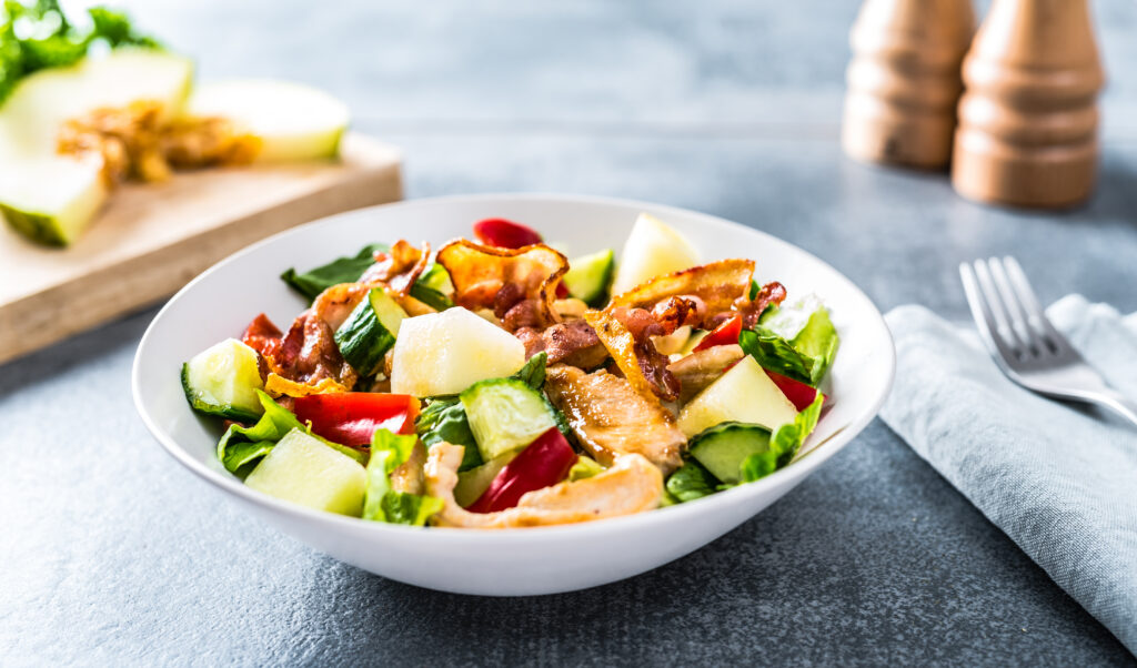 Kanasalat peekoni ja meloniga