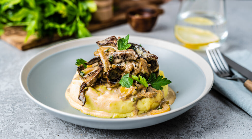 Kartulipuder ja juurvilja-maksakaste