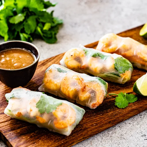 Kevadrullid satay kastmega