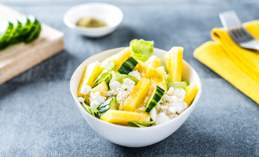 Kodujuust ananassi ja rohelisega