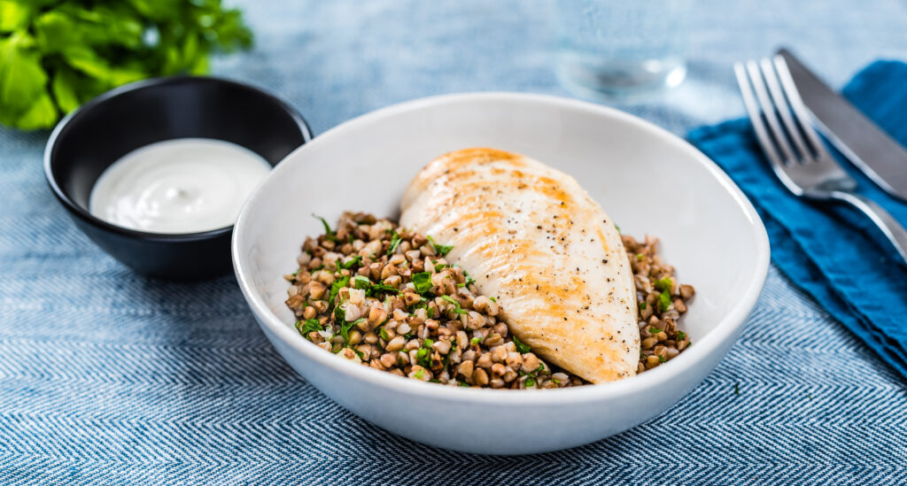 Koriandri-küüslaugu tatar kanaga