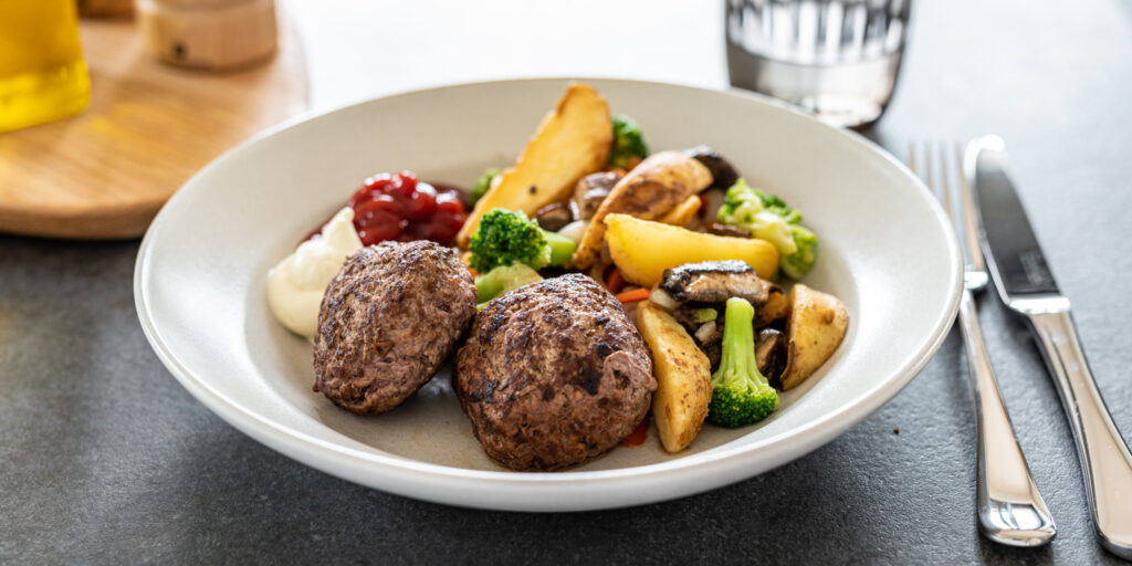 Praetud juurviljad kotletiga