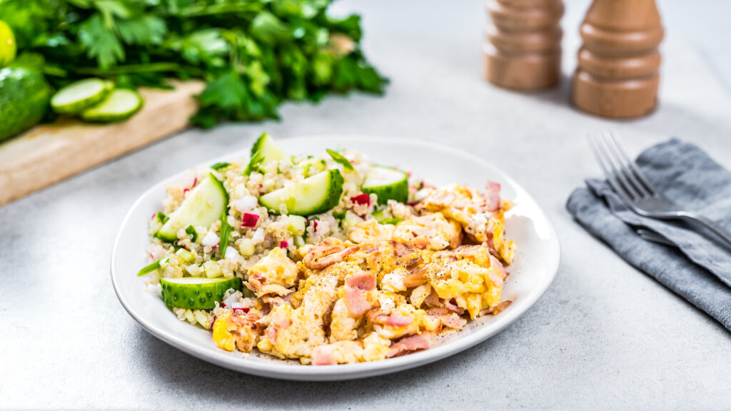 Muna ja peekon kinoaga