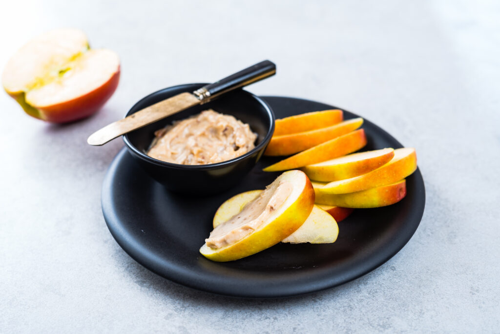 Õun ja maapähklivõi dipikaste