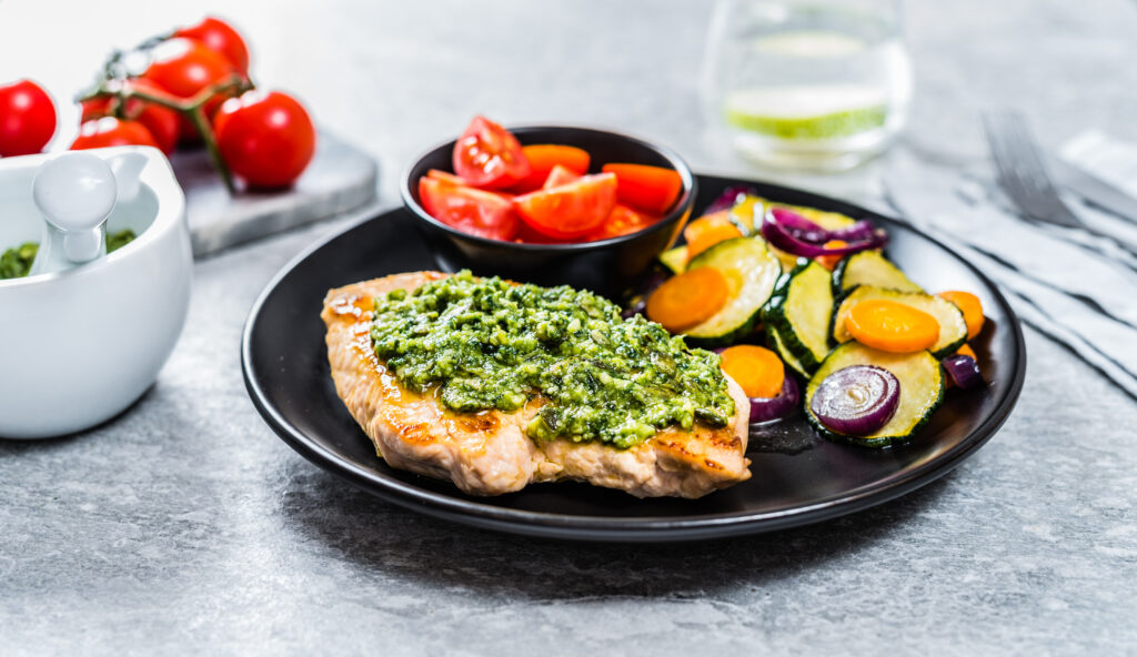 Pesto kana ahjuköögiviljadega