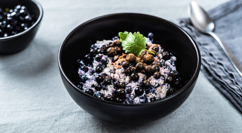 Ricotta mustsõstardega