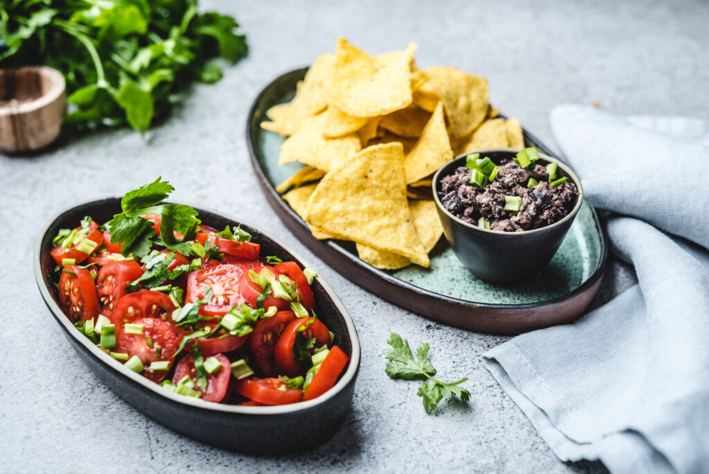 Tortilla krõpsud ubade ja  salsaga