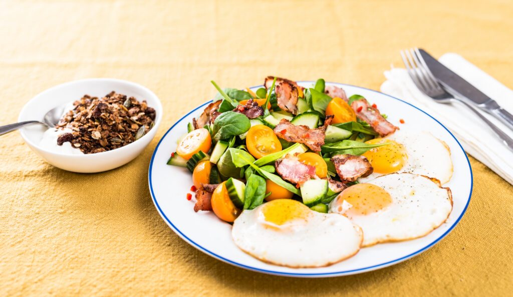 Vürtsikas peekoni salat ja müsli